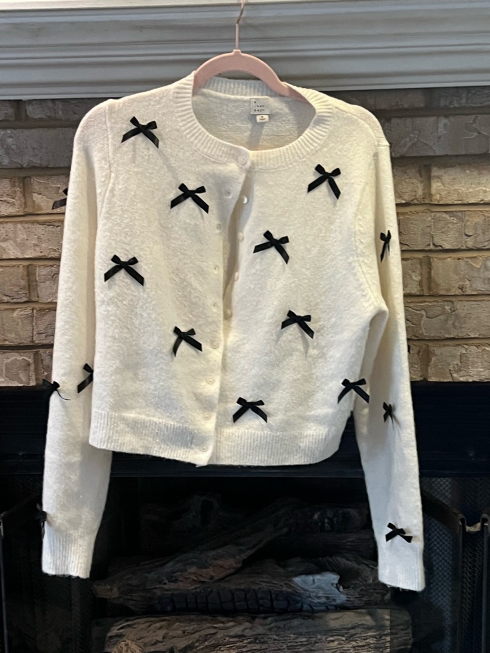 Ivory Bow-Appliqué Knit Cardigan Sweater size med never worn